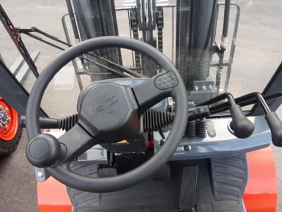 I september 2020 levererade SIA "VVN" tre gaffeltruckar från företagets "Lonking"-fabrik till företaget "Talsu piensaimnieks".5